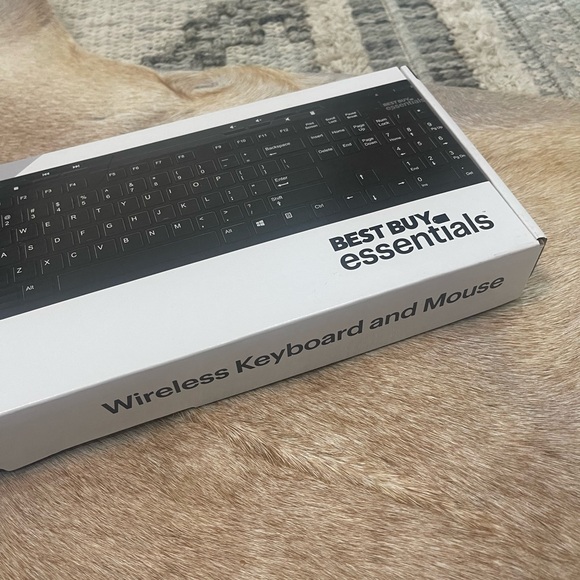 Best Buy Essentials Wireless Keyboard and Mouse NIB - Picture 3 of 3